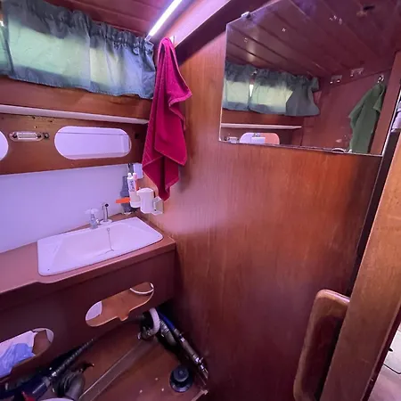 Botel El Velero *
