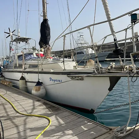 Botel El Velero *