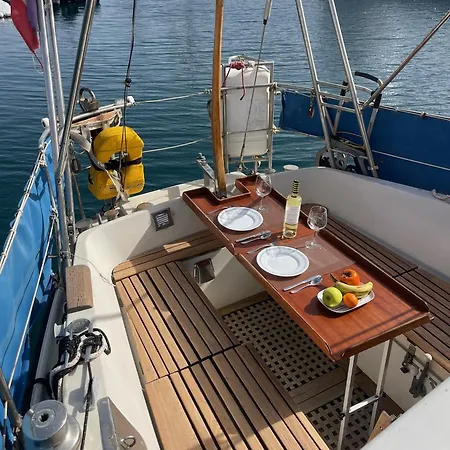 Botel El Velero *