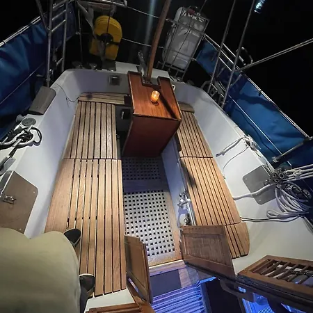 El Velero Botel