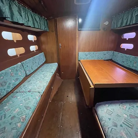 El Velero Botel